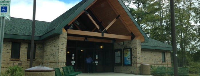 Hartwick Pines Rest Area 404 is one of Posti che sono piaciuti a Karen.