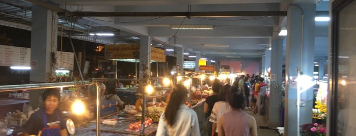 ตลาดไนท์ หนองบัวลำภู is one of Tempat yang Disukai Liftildapeak.