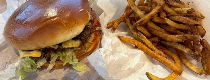 Tucker's Onion Burgers is one of Out of Town Restaurants I Like.