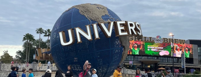 Universal Studios Globe is one of สถานที่ที่บันทึกไว้ของ Kimmie.