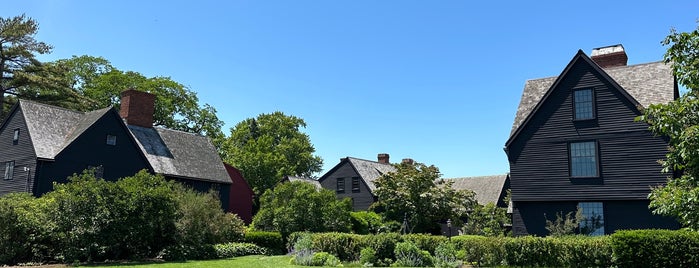 The House of the Seven Gables is one of Lieux qui ont plu à Todd.