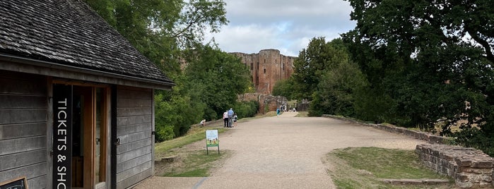 Kenilworth Castle is one of Carlさんのお気に入りスポット.