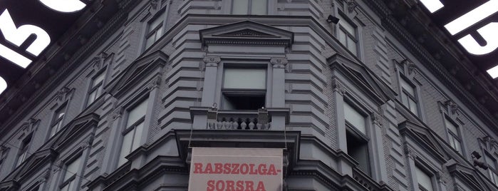 恐怖の館 is one of Budapest.