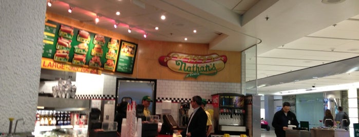 Nathan's Famous is one of Tempat yang Disukai Augusto.