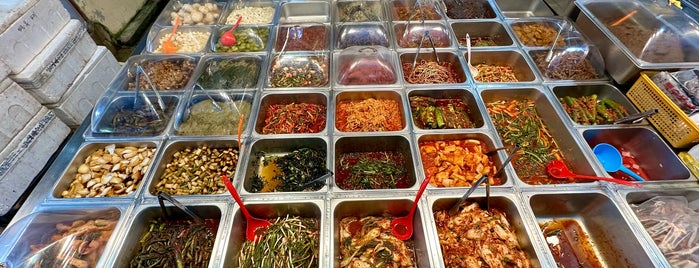 Seogwipo Maeil Olle Market is one of 제주도관광과 맛집.
