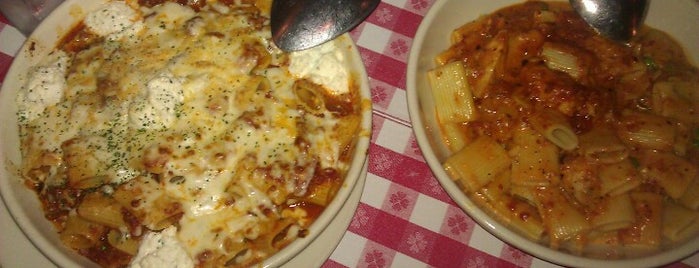 Buca di Beppo Italian Restaurant-CLOSED is one of DULCEさんのお気に入りスポット.