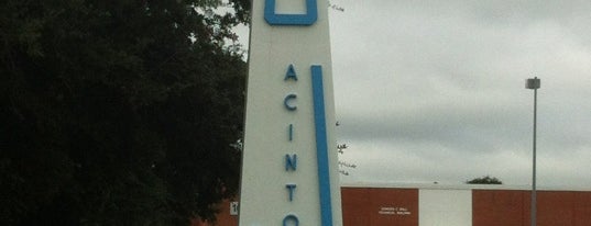 San Jacinto College Central is one of Orte, die David gefallen.