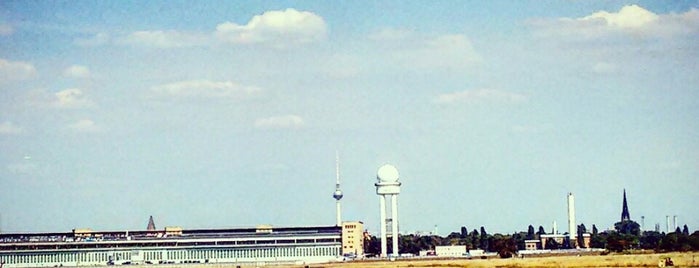 Tempelhofer Feld is one of Favo Berlin spots.