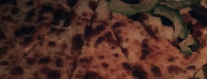 Pizzas Tutulli Reno is one of Orte, die Lau gefallen.