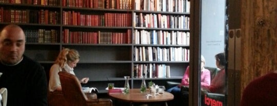 Used Book Café is one of paris cafés.