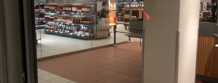 Systembolaget is one of Tempat yang Disukai Balázs.