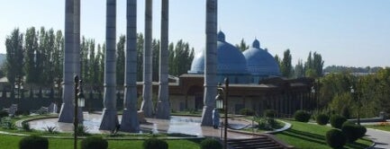 Мемориальный комплекс «Памяти жертв репрессий» is one of สถานที่ที่ Anna ถูกใจ.
