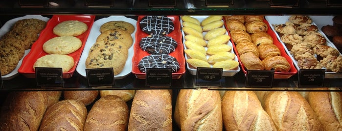 la Madeleine French Bakery & Café Houston Galleria is one of Posti che sono piaciuti a Juanma.