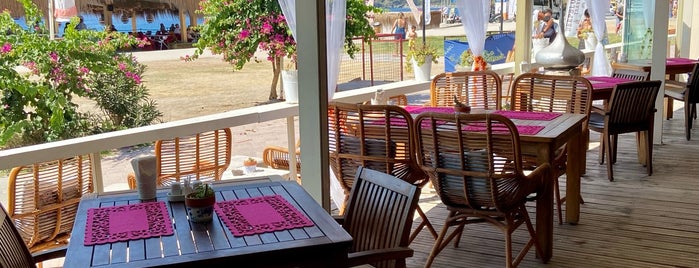 Oyster Beach Lounge Bar is one of Турция Anja.