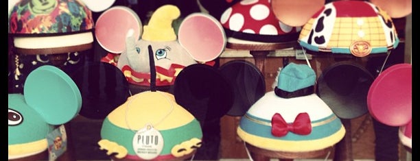 The Mad Hatter is one of Lucas 님이 좋아한 장소.