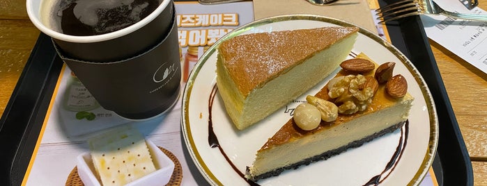C27 Cheesecake&Coffee is one of L. : понравившиеся места.