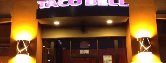 Taco Bell is one of Samahさんのお気に入りスポット.