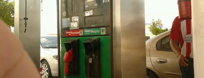 Gasolinera PEMEX is one of Alfonsoさんのお気に入りスポット.