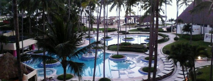 The Westin Resort & Spa Puerto Vallarta is one of Tempat yang Disukai Kenji.