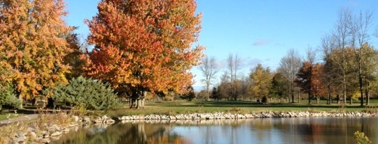 Pendleton Creek Golf Club is one of Orte, die Leslie gefallen.