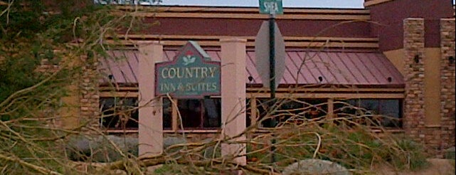 Country Inn & Suites By Carlson, Scottsdale, AZ is one of สถานที่ที่ Jason ถูกใจ.