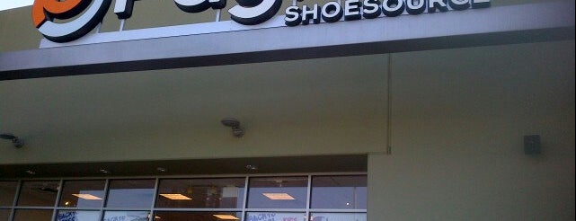 Payless ShoeSource is one of Tempat yang Disukai Jeff.