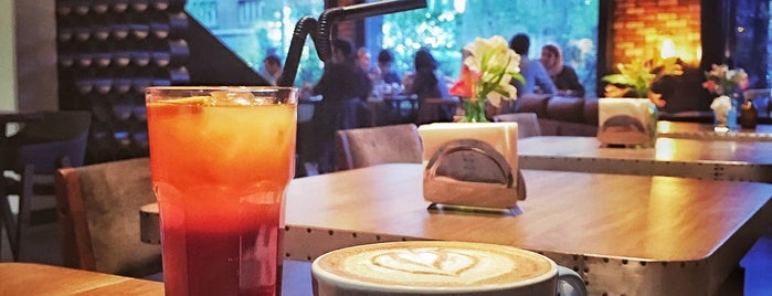 Agor Café | کافه آگر is one of Tempat yang Disukai Rouhollah.