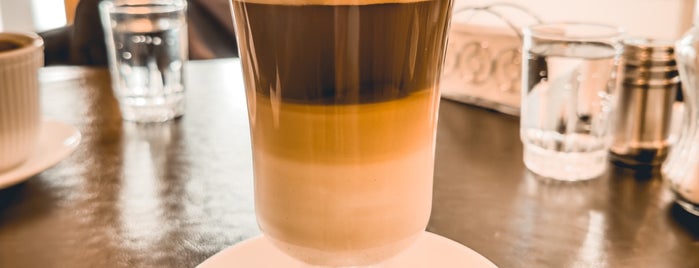 Café Moro is one of Alvaroさんのお気に入りスポット.