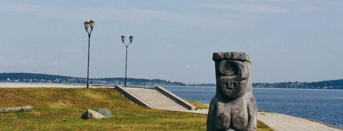 Мать вода сотворяет мир is one of Скульптуры Онежской набережной.