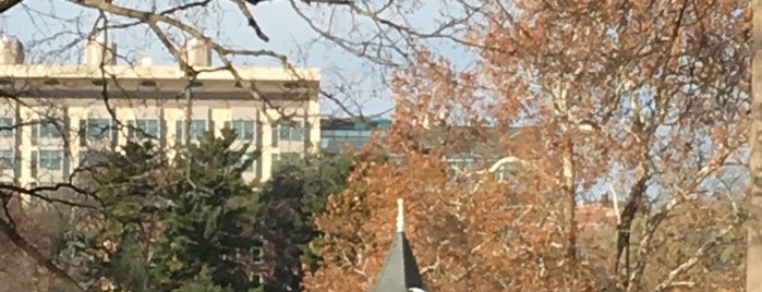 Danforth Chapel is one of 주변장소4.