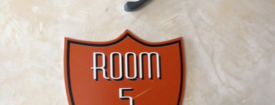 Room 5 Lounge is one of Mike 님이 저장한 장소.