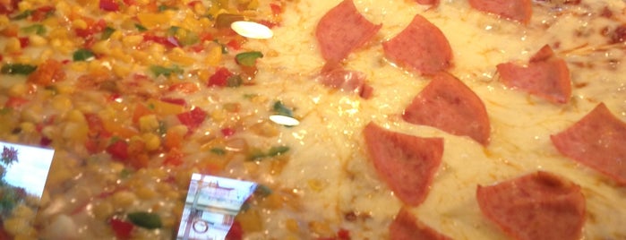 Michel's Pizzas is one of Posti che sono piaciuti a Rosalba.