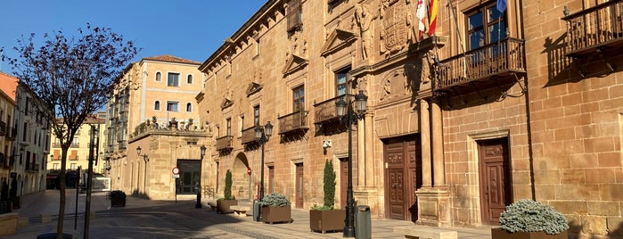Soria is one of Capitales de provincia.