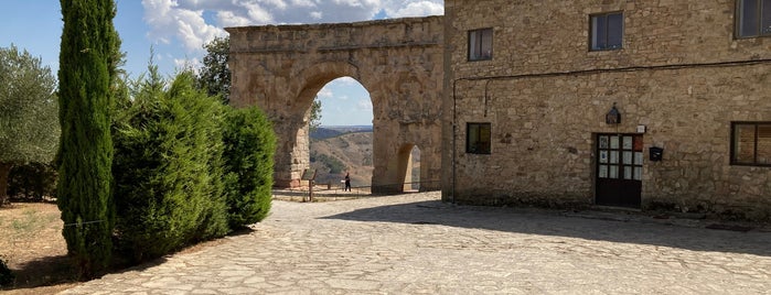 Arco Romano is one of Sitios visitados.