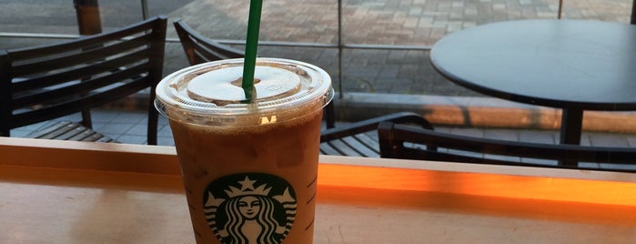 Starbucks is one of 過去チェックイン.