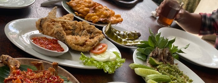 Saung Edi Bayangkara is one of kuliner.