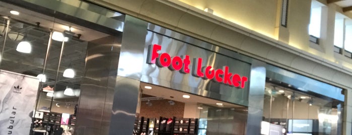 Foot Locker is one of Locais curtidos por Damian.