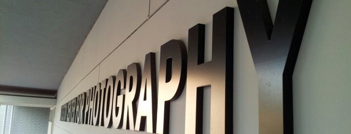 Houston Center for Photography is one of Zachさんの保存済みスポット.