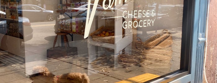 Van Hook Cheese & Grocery is one of Lugares guardados de Irene.