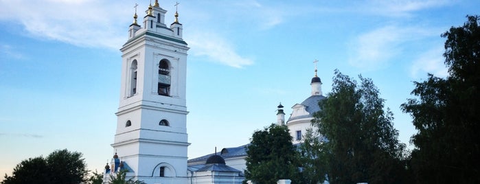 Церковь Казанской иконы Божией Матери is one of สถานที่ที่ Алексей ถูกใจ.