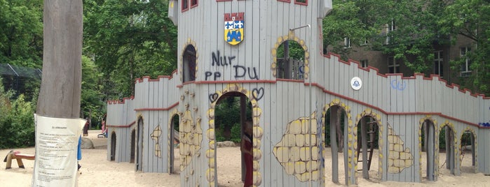 Spielplatz Schneewittchen und die 7 Zwerge is one of Tempat yang Disukai Elena.