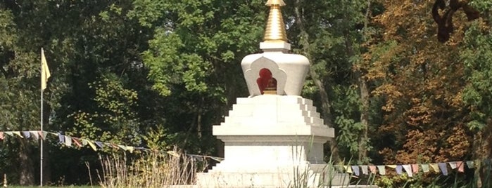 Kuchary Buddyjski Ośrodek Odosobnieniowy Diamentowej Drogi Stupa Cudów DWRC is one of สถานที่ที่ Marcin ถูกใจ.