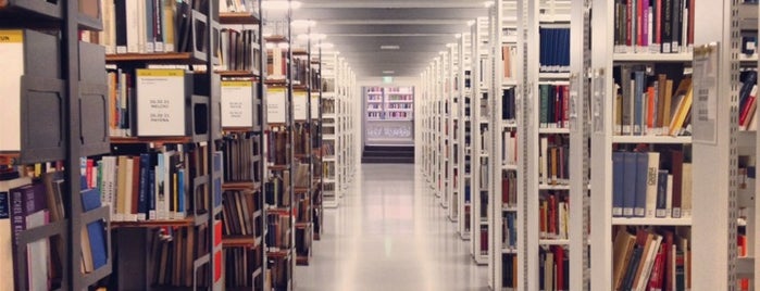 Universitätsbibliothek Innenstadt is one of Orte, die Burcu gefallen.