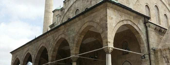 Maltepe Camii is one of Lugares favoritos de Ahmet.