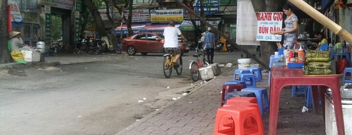 Bánh giò Thu Loan is one of Cầu Giấy to do.