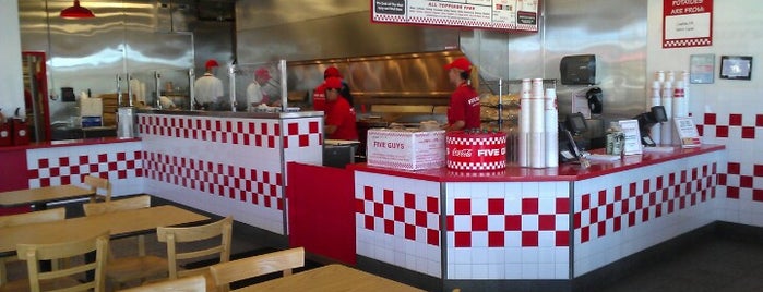 Five Guys is one of Felonyさんのお気に入りスポット.