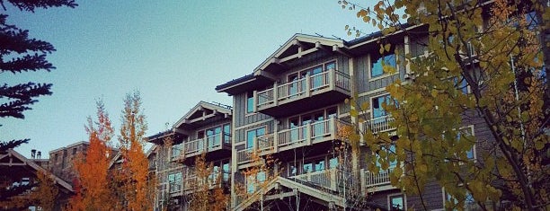 Four Seasons Resort and Residences Jackson Hole is one of สถานที่ที่ Karin ถูกใจ.