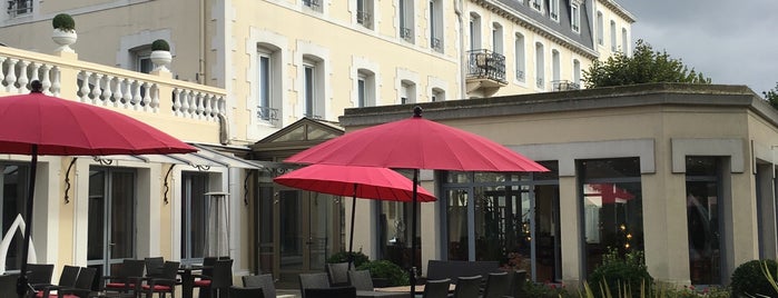 Grand Hôtel de Courtoisville is one of Tempat yang Disukai Mujdat.