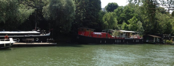 Les Pieds dans l'Eau is one of Paris best.