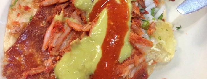 Tacos Los Parados is one of สถานที่ที่ Valeria ถูกใจ.